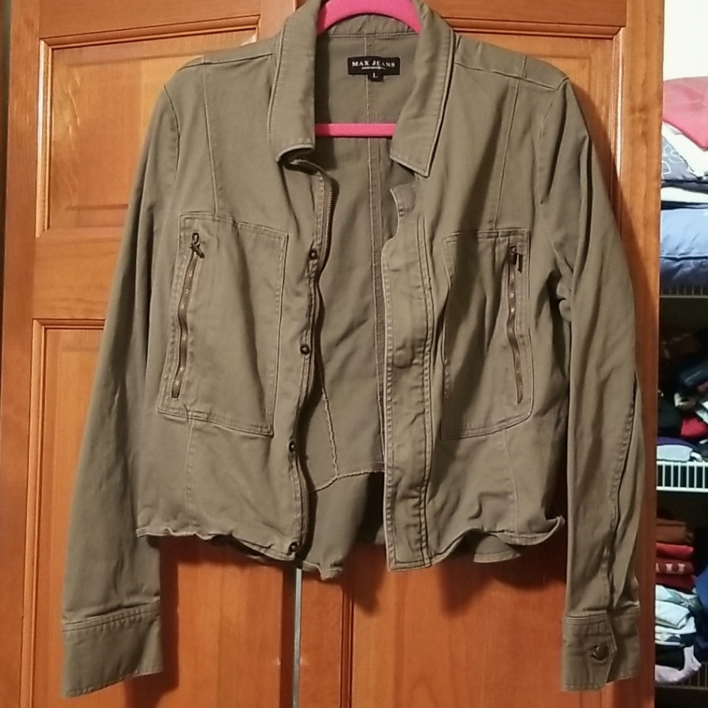 Cropped olive green jacket
